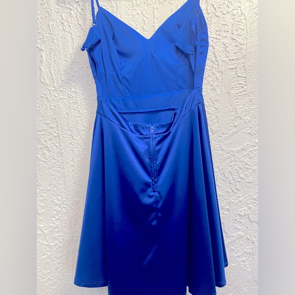 Blue lace up backless dress - Picture 2 of 4